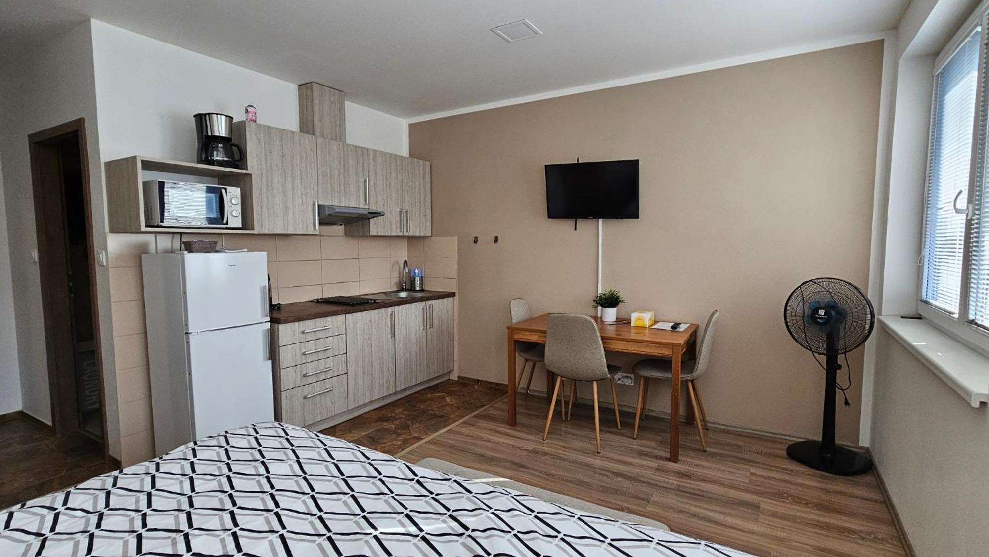 Rezidence Belehradska Apartment Most Bagian luar foto